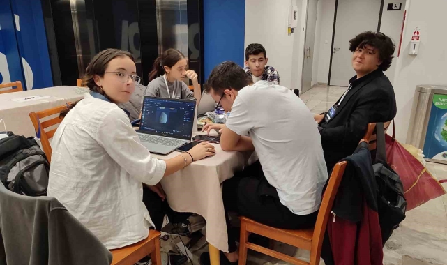Güngören'de dünyanın en büyük Hackathon'u NASA Space Apps Challenge başladı