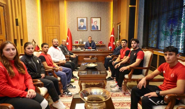 Güreşçilerden Vali Aydoğdu'ya ziyaret