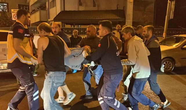 Hafif ticari araç ile motosiklet çarpıştı: 1 yaralı