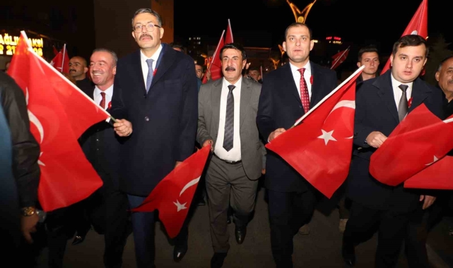 Hakkari'de 29 Ekim kortej yürüyüşüne yoğun ilgi