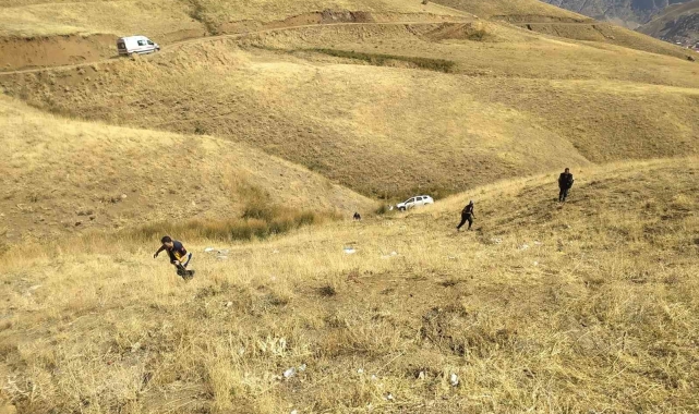Hakkari'de araç şarampole yuvarlandı: 1 yaralı