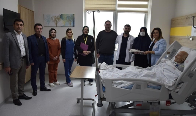 Hastanede tedavi gören yaşlılar 'Yaşlılar Günü'nde' utulmadı