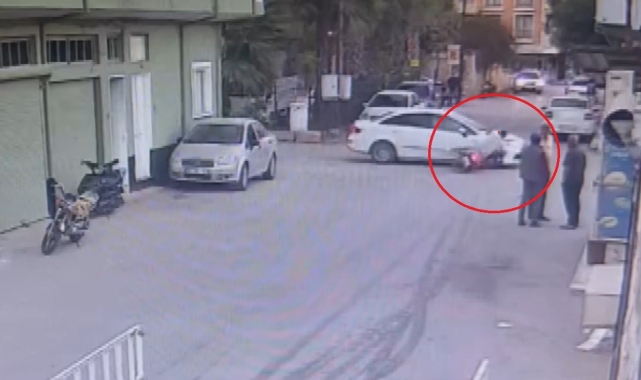 Hatay'da otomobil ile motosikletin çarpışma anı kamerada