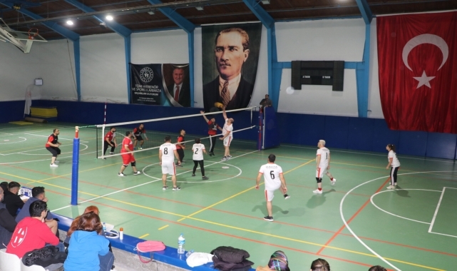 Havza'da 29 Ekim Cumhuriyet Bayramı Voleybol Halk Turnuvası sürüyor