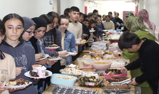 Havza'da ortaokul öğrencilerinden arkadaşları yararına kermes