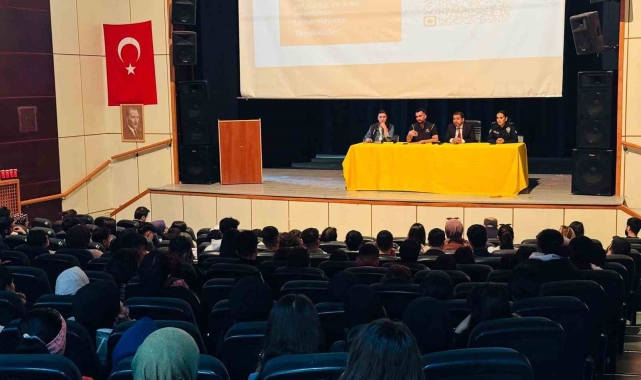 Hınıs'ta üniversite öğrencilerine bilgilendirme