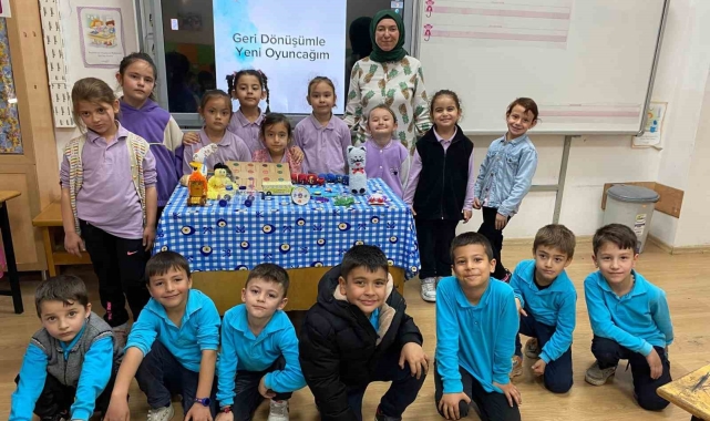 Hisarcık'ta atık materyaller miniklerin elinde oyuncağa dönüştü