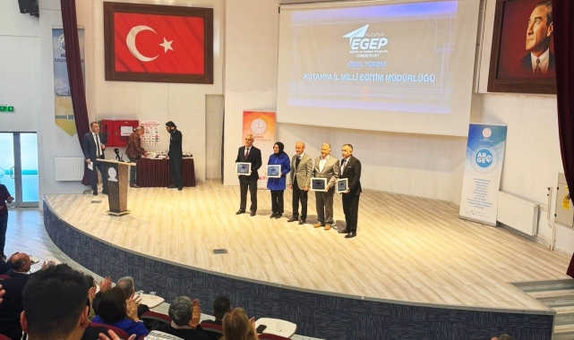 Hisarcık'ta Eğitim ve Gelişim Programı'nı başarıyla uygulayan 2 okula ödül