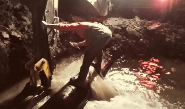Horasan'da yaşanan su sıkıntısı ESKİ ekiplerinin çalışması sonucu giderildi