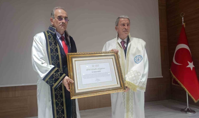 Hulusi Akar'a Bandırma Onyedi Eylül Üniversitesi'nde fahri doktora unvanı
