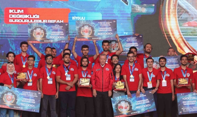 İAÜ ekibi, TEKNOFEST Şampiyonlar Ligi'nde de şampiyon