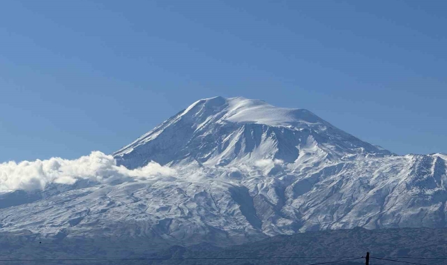 Iğdır'ın yüksek kesimlerine mevsimin ilk karı düştü