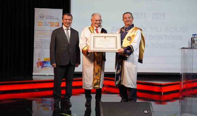 İGÜ, Binali Yıldırım'a Fahri Doktora Diploması tevcih etti