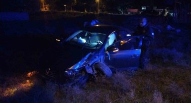 İki otomobil çarpıştı: 1'i polis 2 yaralı