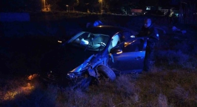 İki otomobil çarpıştı: 1'i polis 2 yaralı