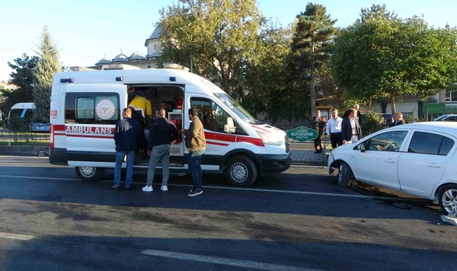 İki otomobilin karıştığı kazada 1 kişi yaralandı