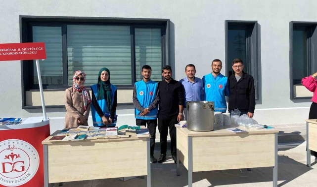 İlahiyat Fakültesi'nde tanıtım standı açıldı