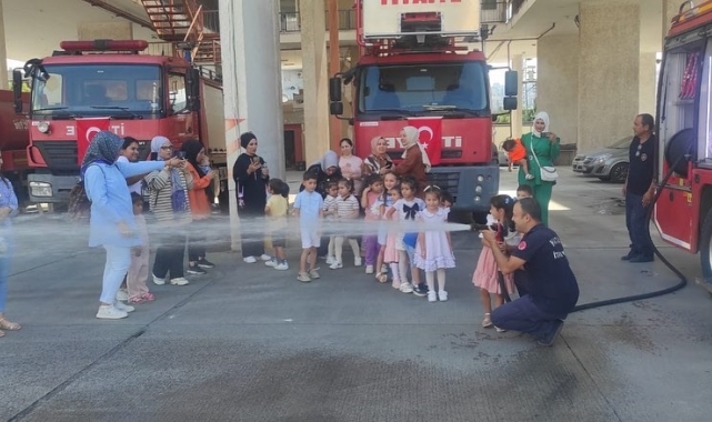 İskenderun itfaiyesinden miniklere eğlenceli eğitim