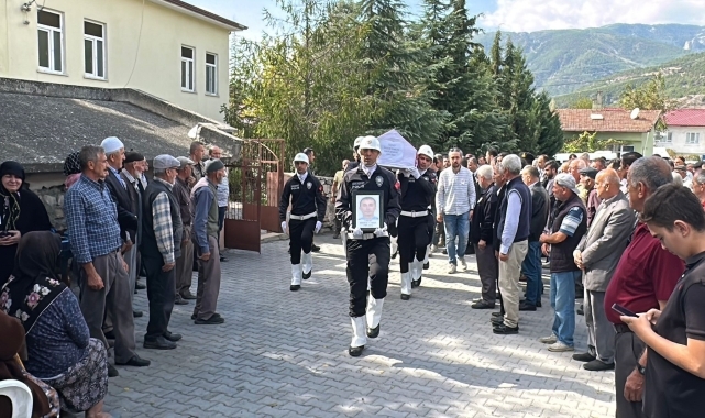 İstanbul'da vefat eden polis memurunun cenazesi Çorum'da toprağa verildi