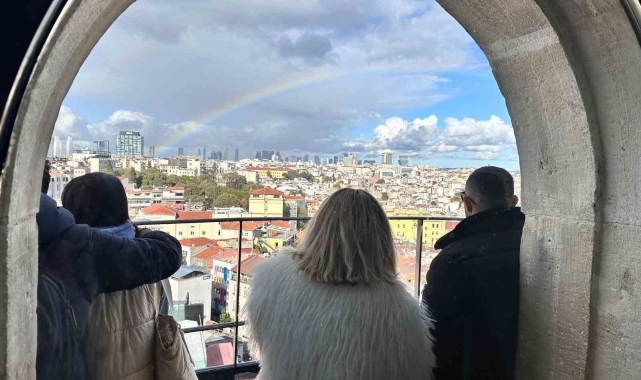 İstanbul'da gökkuşağı sürprizi: Turistler o anları görüntüledi