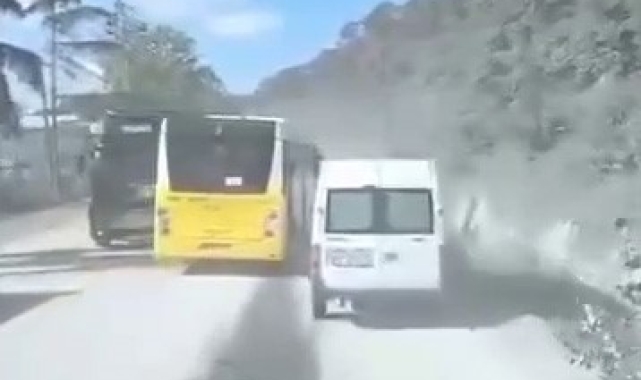 İstanbul'da İETT otobüsü şoförü vatandaşların canını böyle tehlikeye attı