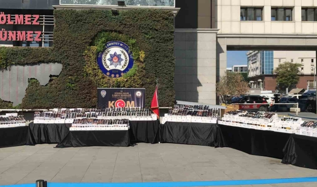 İstanbul'da kaçakçılık operasyonu: Piyasa değeri 355 milyon lirayı bulan binlerce kaçak gözlük ele geçirildi