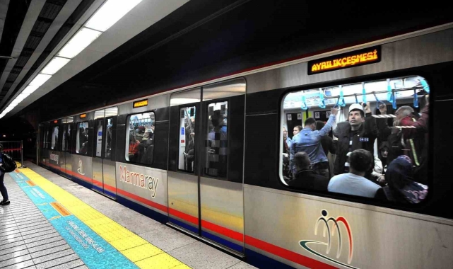 İstanbul'un en yoğun kullanılan geçidi Marmaray 11'inci yaşını yolcu rekoruyla kutladı