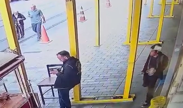 İstiklal Caddesi'nde polise bıçaklı saldırı