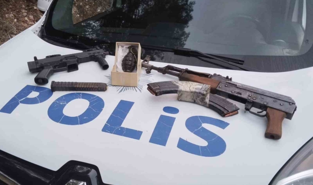 İzmir'de ormana el bombası ve uzun namlulu silahları gömerken yakalandılar