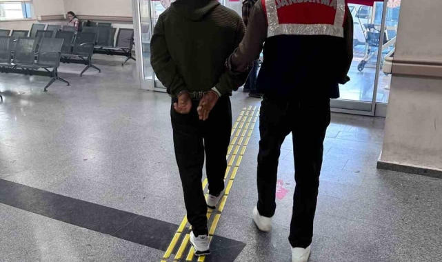 İzmir'de PKKKCKPYDYPG terör örgütü üyesi 3 kişi yakalandı
