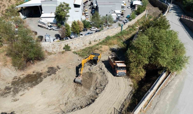 İzmir'de taşkın riskine karşı dereler kışa hazırlandı
