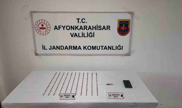 İzmir'den getirdiği uyuşturucu hapları satamadan yakalandı