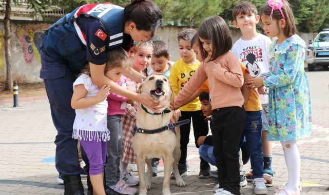 Jandarma çocukları bilgilendirdi