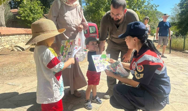 Jandarma ekipleri antik kent ziyaretçilerini bilgilendirdi
