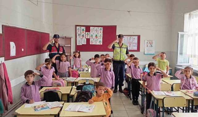 Jandarma Sökeli öğrencileri bilgilendirdi