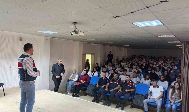 Jandarmadan öğrencilere siber farkındalık ve bilinçlendirme eğitimi