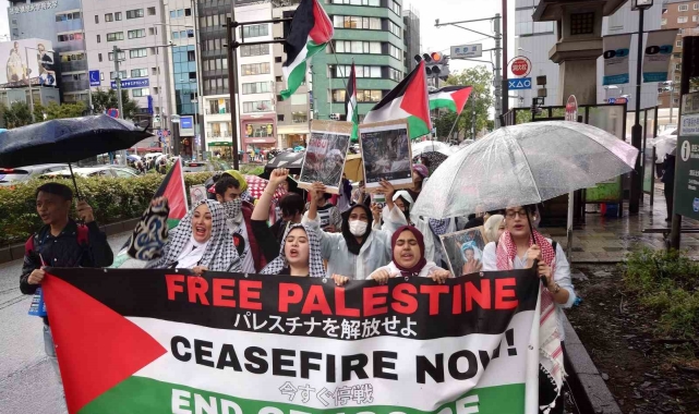 Japonya'da İsrail'in Gazze'deki katliamına karşı protesto yürüyüşü