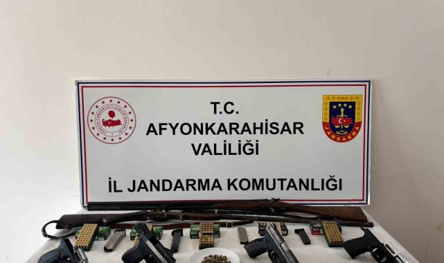 Kaçak silah satışı yapmaya hazırlanırken jandarmaya yakalandı