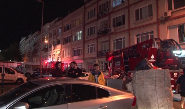 Kadıköy'de itfaiye sokağa giremedi, vatandaşlar isyan etti