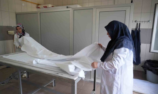 Kadın gassalların ibretlik hatıraları: "Mis gibi kokan teyze, anne ile bebeği"