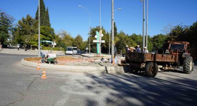 Kahramanmaraş'ta refüj ve kavşaklar yenileniyor