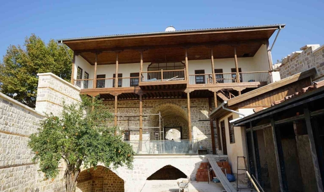 Kahramanmaraş'ta tarihi mekanlarda asrı felaketinin izleri siliniyor