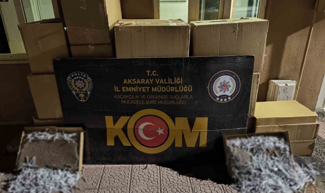 Kamyonun kasasından 500 bin adet kaçak sigara çıktı