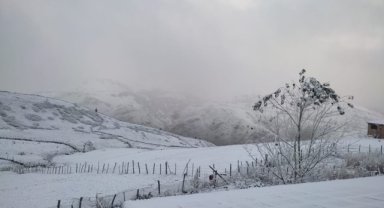 Karadeniz'de 5 ilde yüksek kesimlere kar düştü