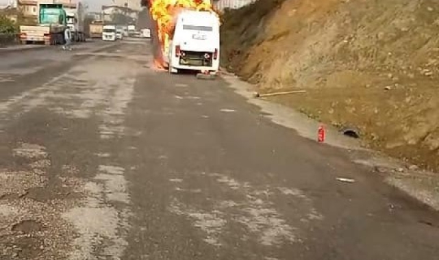 Karadeniz Ereğli'de işçi servisi dönüş yolunda alev alev yandı