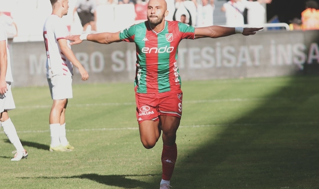 Karşıyaka'nın golcüsü gollerine devam ediyor