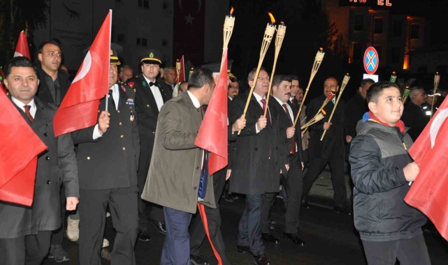 Kars'ta Cumhuriyet yürüyüşü yapıldı