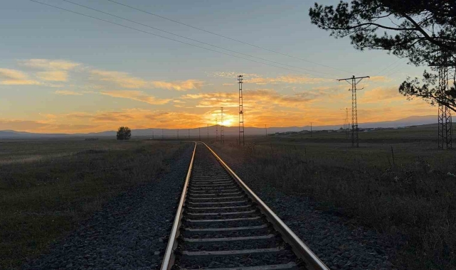 Kars'ta gün batımı kartpostallık görüntüler ortaya çıkardı