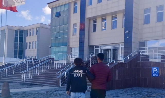 Kars'ta otomobil tavanına saklanan uyuşturucu Şila'ya takıldı