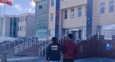 Kars'ta otomobil tavanına saklanan uyuşturucu Şila'ya takıldı